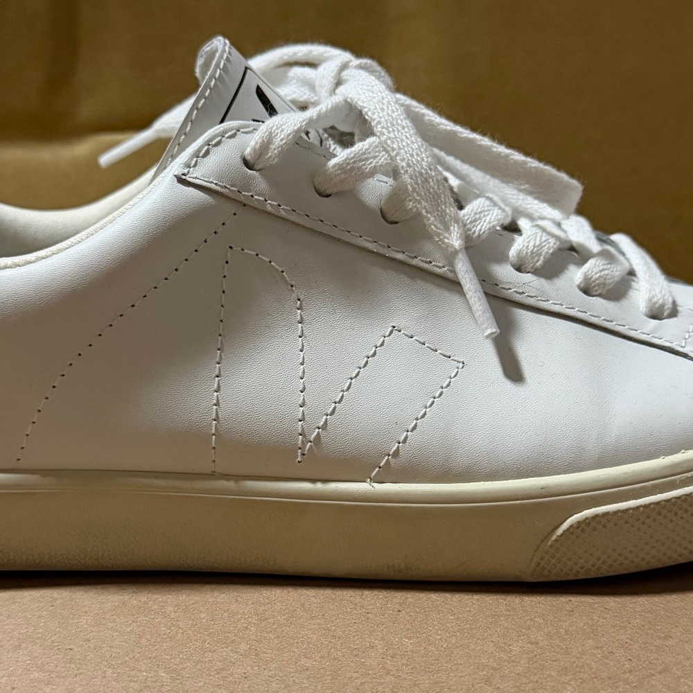 VEJA Women’s Size 8 Shoes
